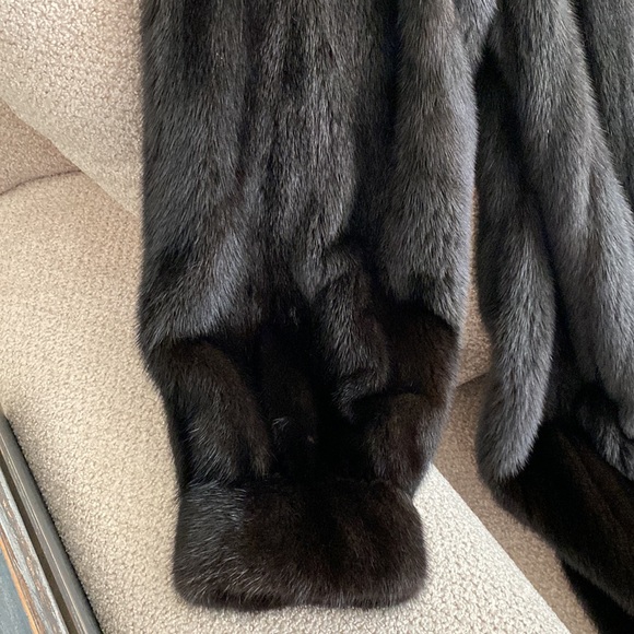 FABULOUS Full Length Mink Coat - Picture 7 of 8